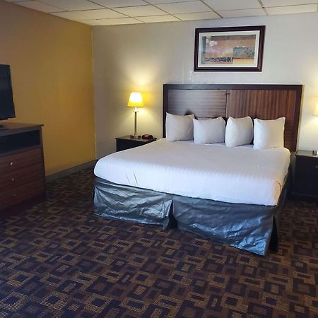 Rodeway Inn McPherson エクステリア 写真