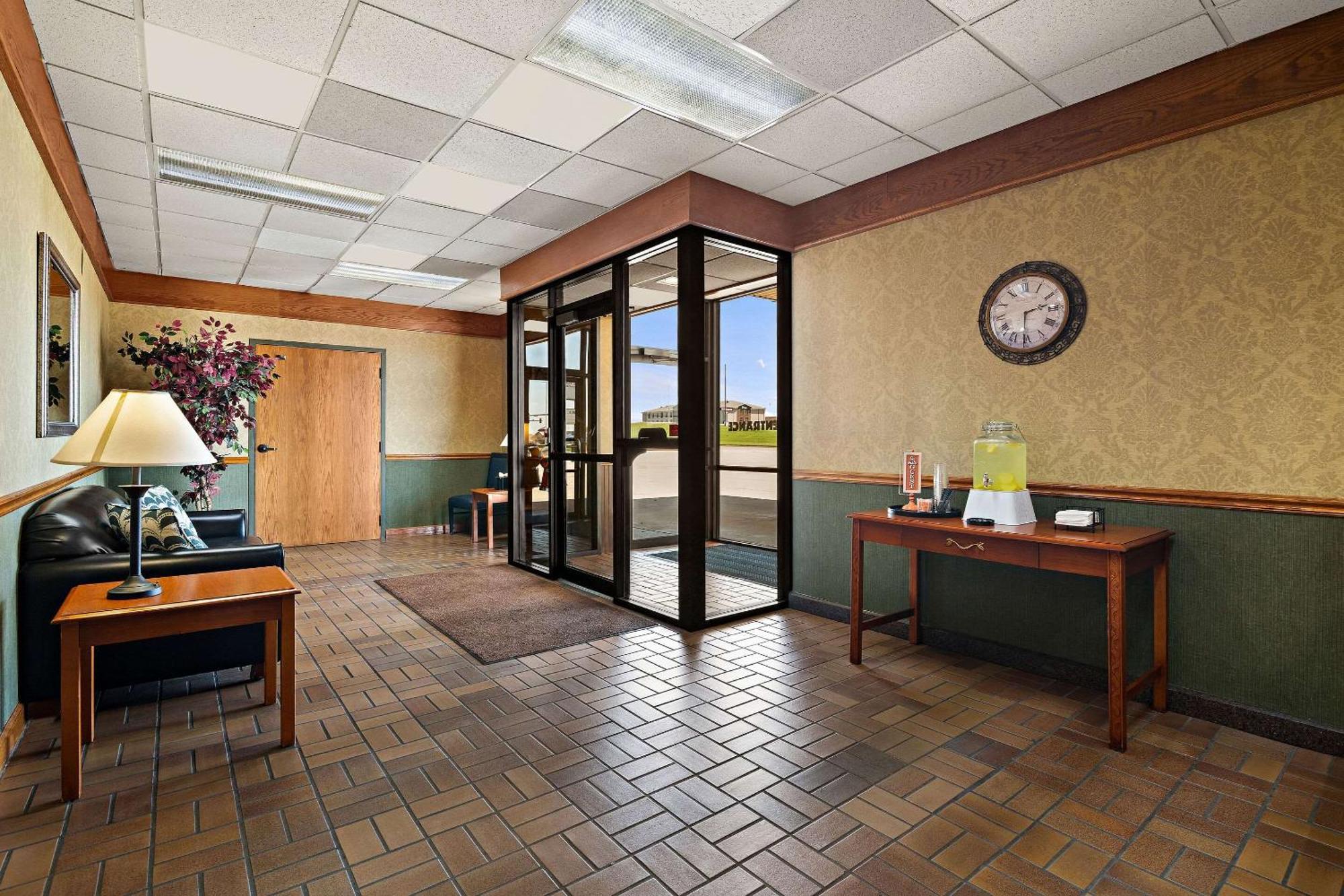 Rodeway Inn McPherson エクステリア 写真