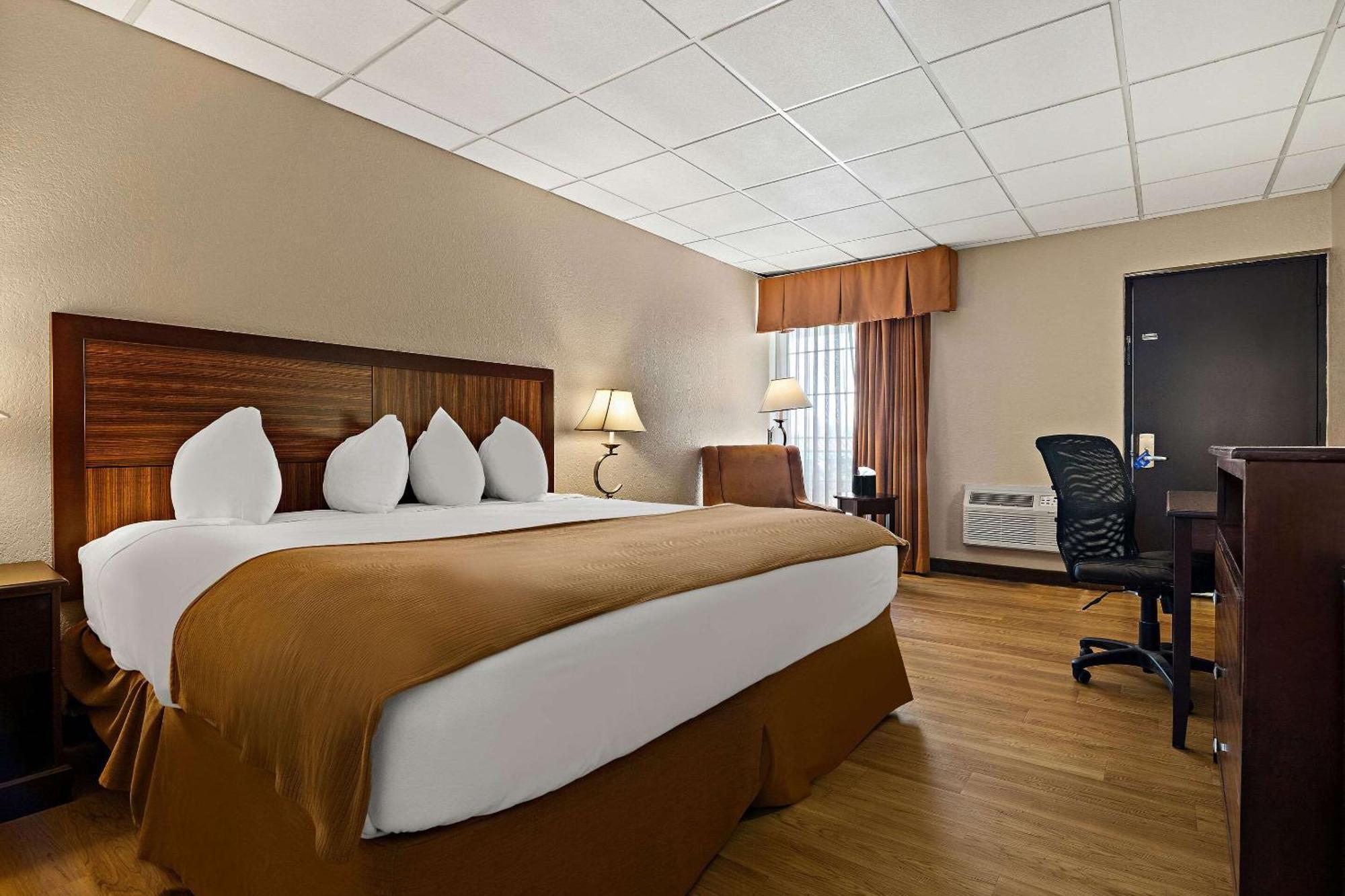 Rodeway Inn McPherson エクステリア 写真