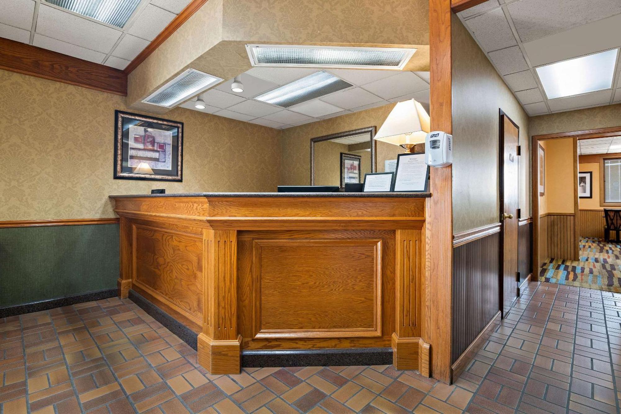 Rodeway Inn McPherson エクステリア 写真