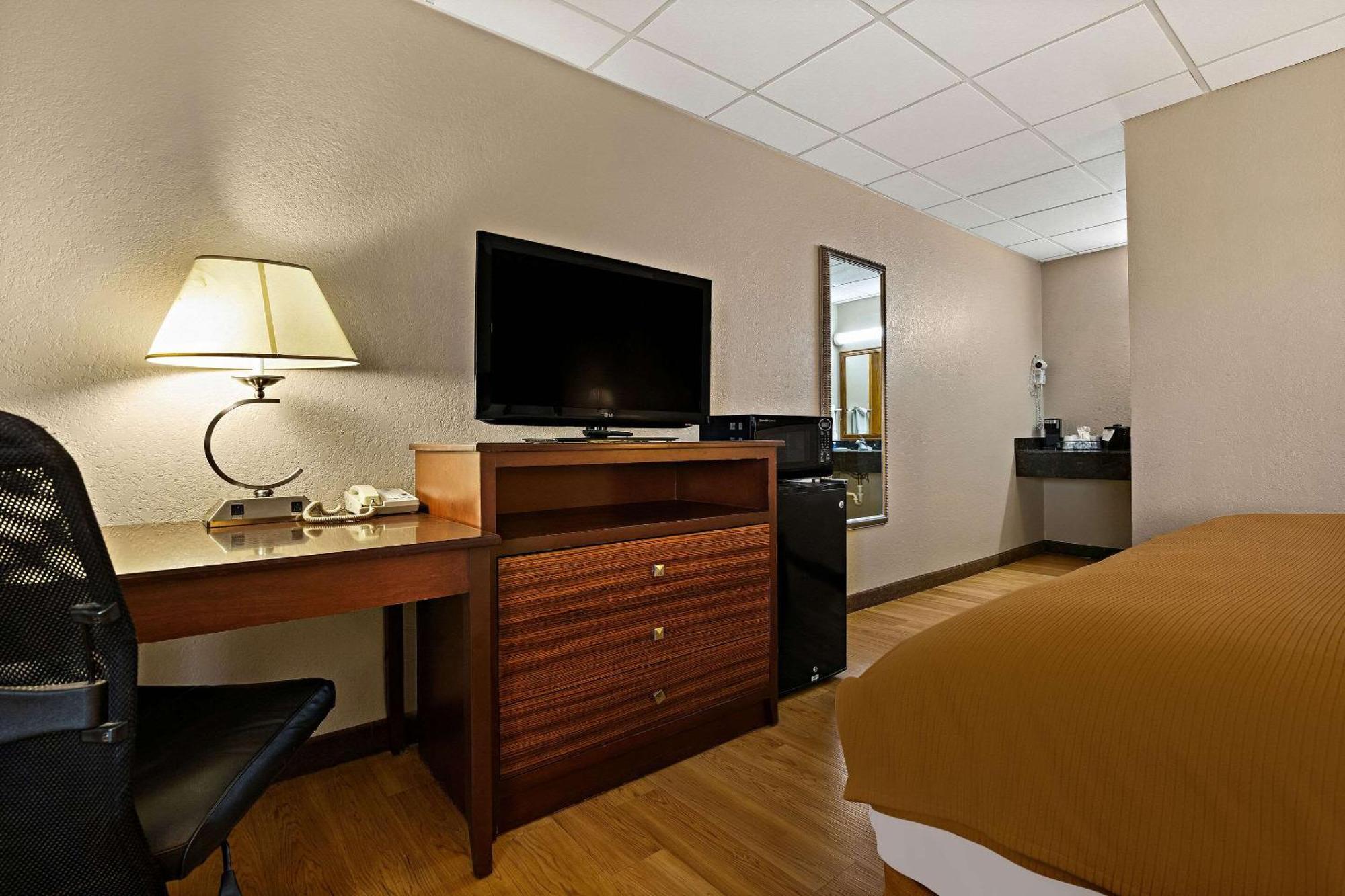 Rodeway Inn McPherson エクステリア 写真