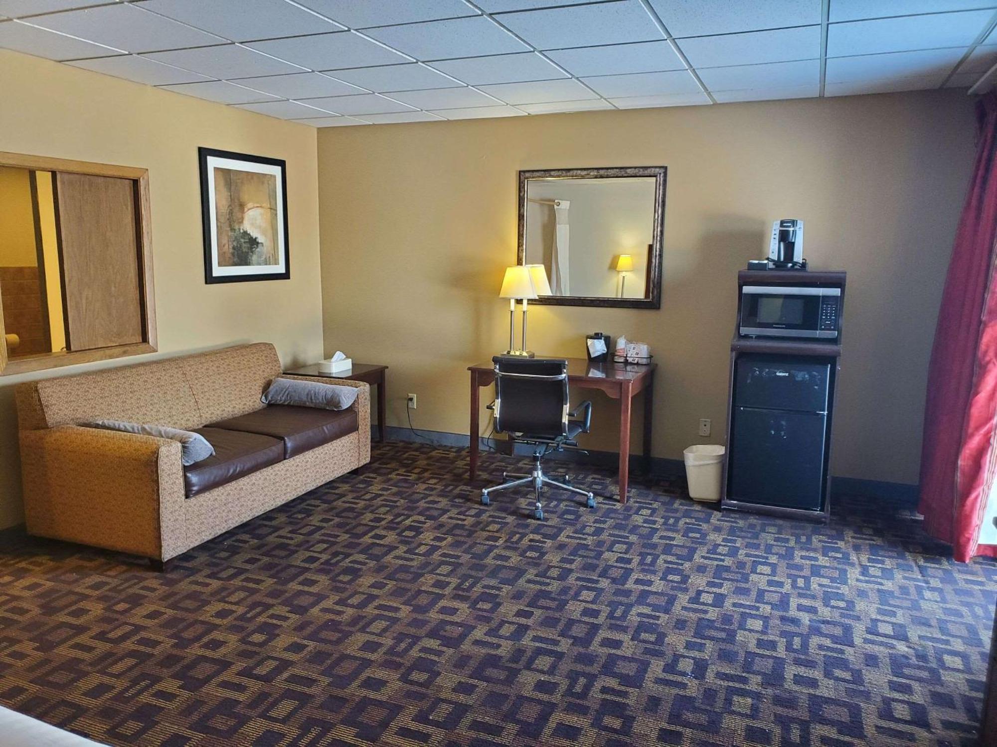 Rodeway Inn McPherson エクステリア 写真