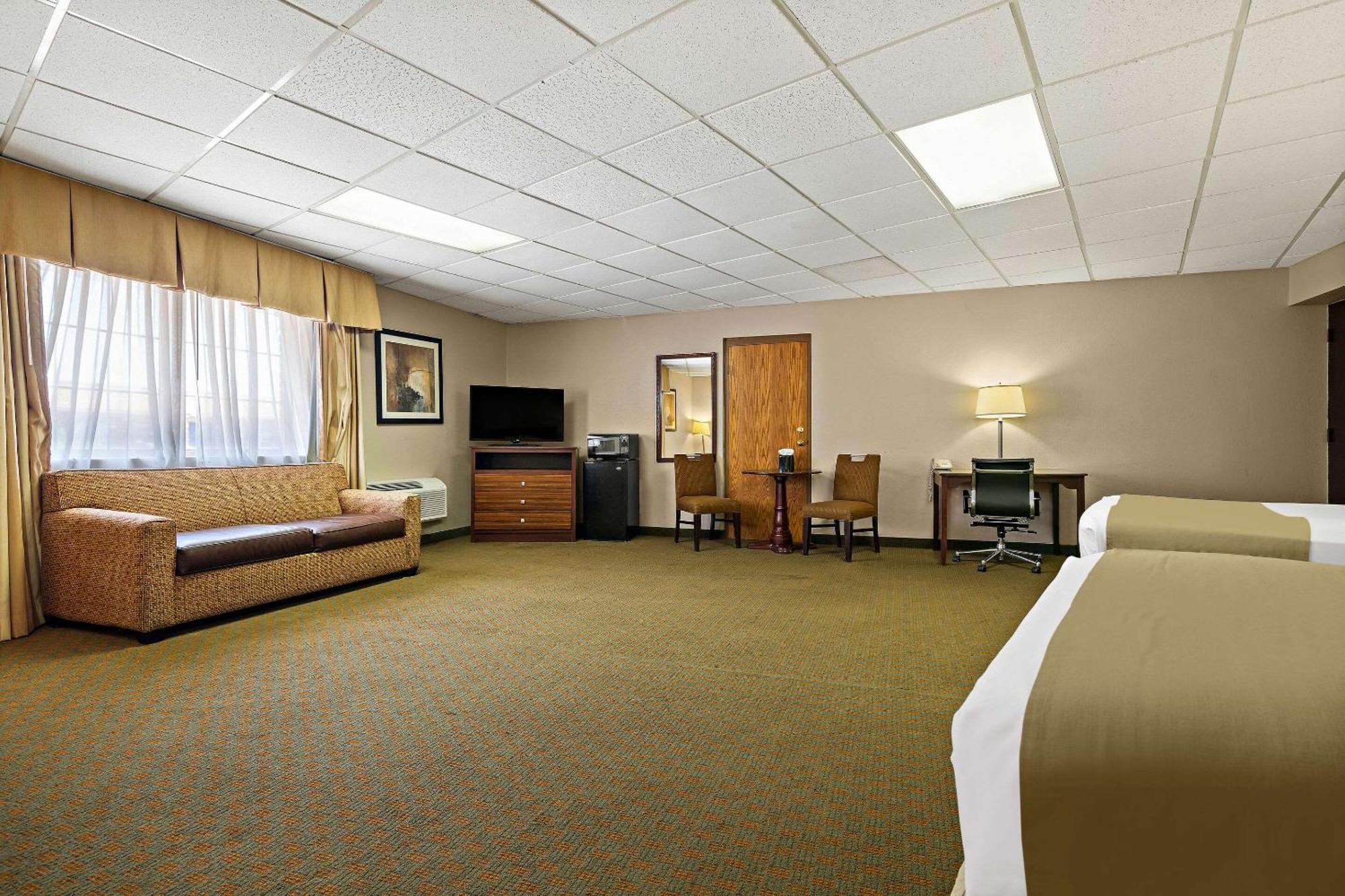 Rodeway Inn McPherson エクステリア 写真