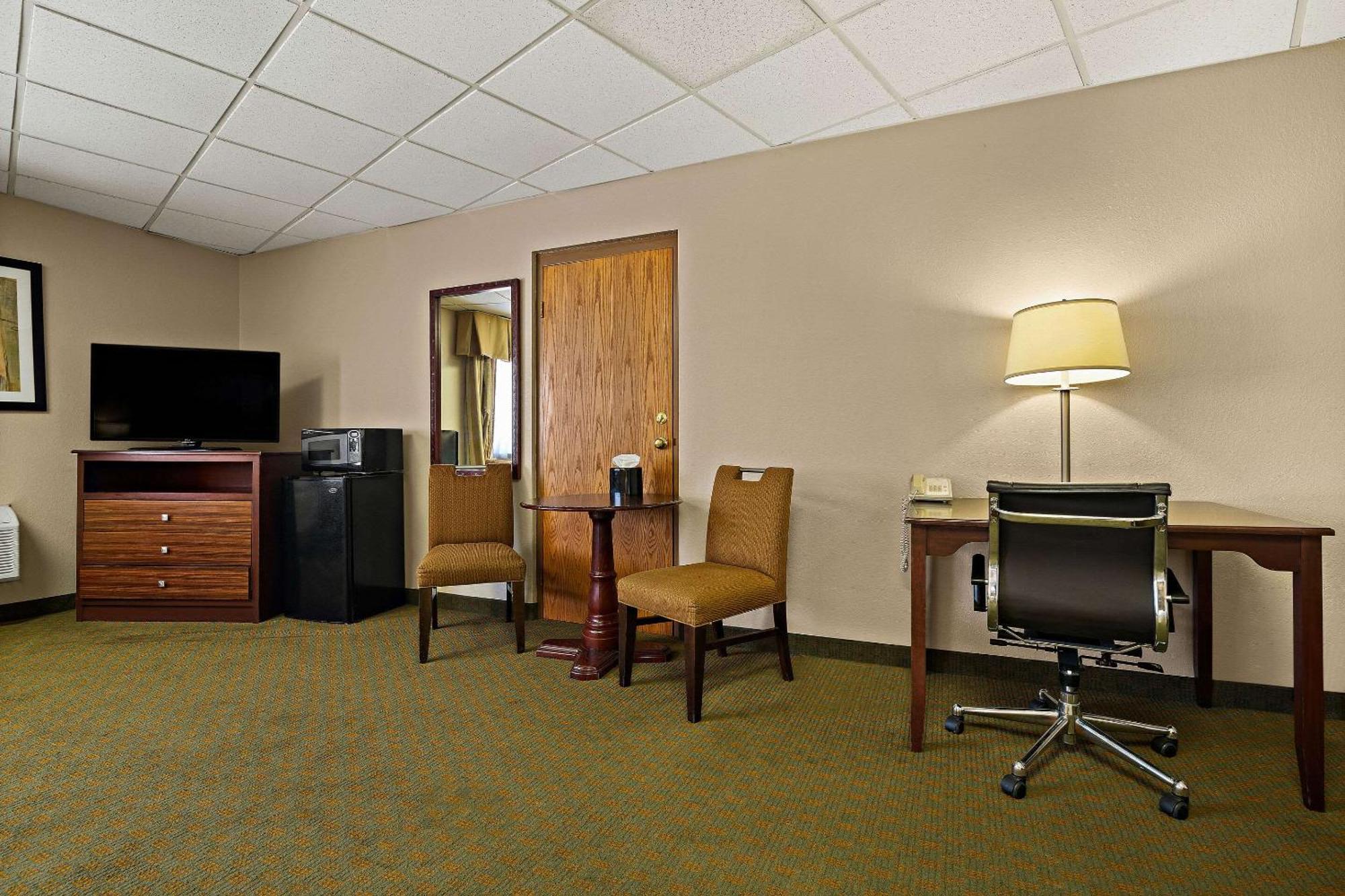 Rodeway Inn McPherson エクステリア 写真